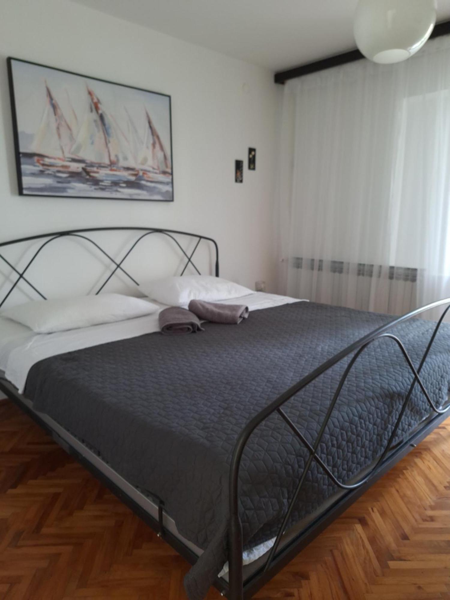 Corina & Franco Apartman Zengg Szoba fotó